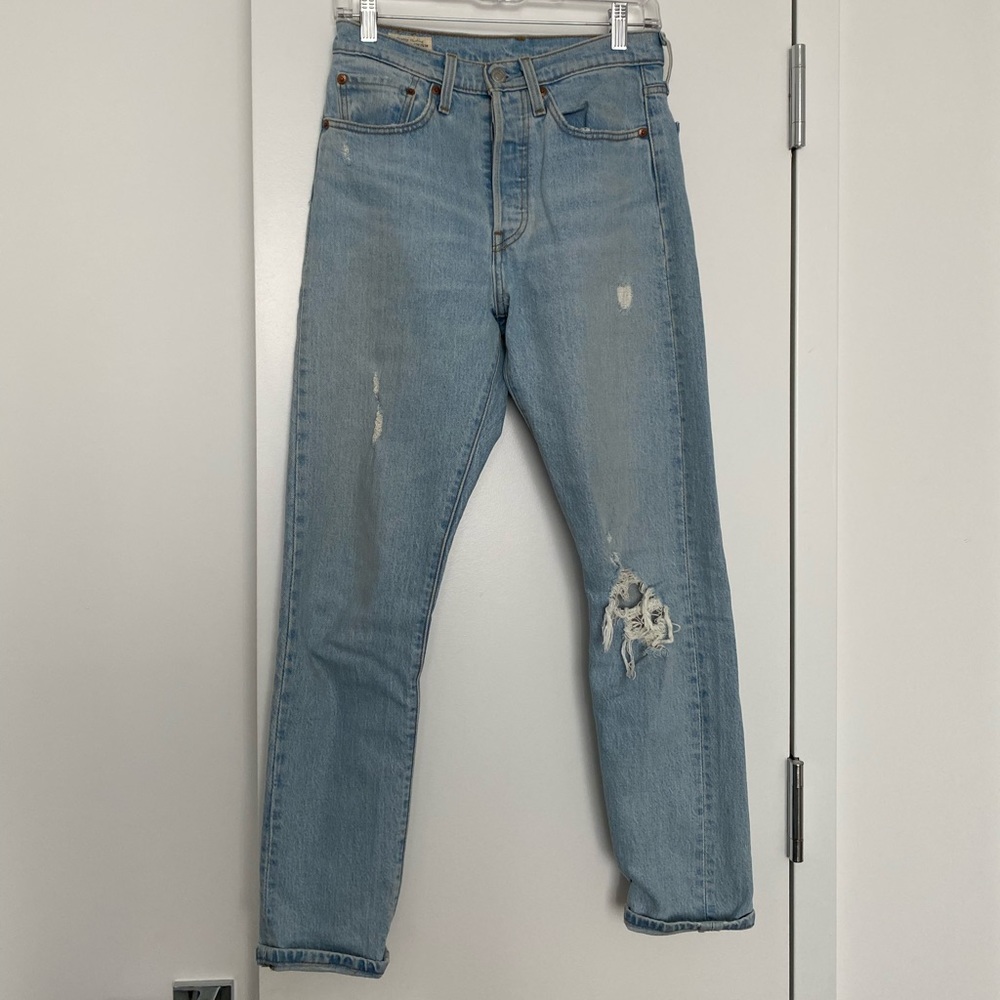 LEVI RIPPED KNEE SKINNY FIT